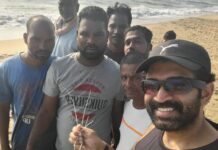 Arun Vijay Instagram - An exciting & a wonderful morning with the lovely hardworking people!! My love and respect to all the fishermen and their families..🙏🏽❤️ Finding happiness with the simplest things is the key to life!! Spread love!!❤️🤗 #lifeisbeautiful #AV #autoride #happiness #sealife #fisherman #nature #beach #kuppam #love #LuvAV