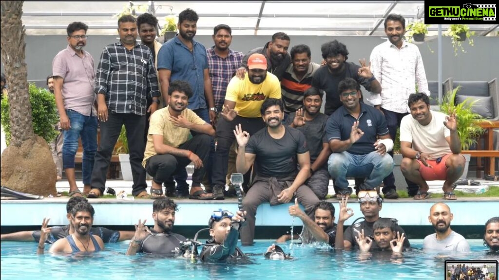 Arun Vijay Instagram - Behind every successful shot goes a lot of hard work and a great team. With our divers at the shoot of #AchchamEnbadhuIllayae!! #DirectorVijay @iamamyjackson @gvprakash @editoranthonyofficial