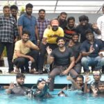Arun Vijay Instagram – Behind every successful shot goes a lot of hard work and a great team.
With our divers at the shoot of #AchchamEnbadhuIllayae!!
#DirectorVijay @iamamyjackson @gvprakash @editoranthonyofficial