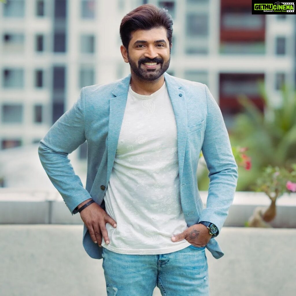 Arun Vijay Instagram - Happiness is not by chance, but by choice... Love you all..❤ #LuvAV #WarHorse