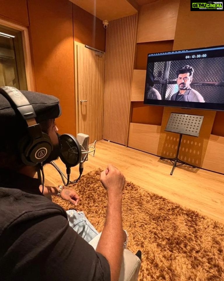Arun Vijay Instagram - Giving the final touches before censorship for #Mission - Chapter 1 #DirVijay @iamamyjackson @gvprakash @lyca_productions Prod Rajashekar .. Gearing up for release!!🤗