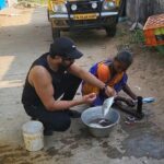 Arun Vijay Instagram - An exciting & a wonderful morning with the lovely hardworking people!! My love and respect to all the fishermen and their families..🙏🏽❤️ Finding happiness with the simplest things is the key to life!! Spread love!!❤️🤗 #lifeisbeautiful #AV #autoride #happiness #sealife #fisherman #nature #beach #kuppam #love #LuvAV