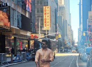 Arun Vijay Instagram - In a world full of trends, Want to remain a classic...❤️ #traditionalwear #newyearattire #VeshtiSattai #newyorknagaram #AV