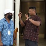 Arunraja Kamaraj Instagram - களம் நமதே பாடல் படப்பிடிப்பு தளத்தில் , மனதிற்கு மிகவும் நெருக்கமானவர்களுடன் இணைந்து மனதிற்கு மிகவும் நெருக்கமான ஒரு பாடலும் அதற்கான ஆக்கமும்… வாய்ப்பளித்ததோடு மட்டுமல்லாமல் விழா மேடையில் ஏற்றி கௌரவப்படுத்தி மகிழ்ந்த @udhay_stalin சார் நன்றிகள் கோடி சார் ❤️❤️❤️❤️ மாண்புமிகு முதல்வரை இயக்கிய அனுபவம் என்றும் ஓர் மறக்க முடியாத நினைவாய் மேலோங்கும் .. இப்பாடலின் தரத்திற்காக இரவு பகலாக என்னோடு பயணித்த, முன்நின்று நிகழ்த்திக்காட்டிய சக அணியினருக்கும் நெஞ்சார்ந்த நன்றிகள் @dineshkrishnandp ப்ரோ ❤️❤️❤️❤️ நடன இயக்குநர் @leelavathi_kumar மாஸ்டர் 🫡🫡🫡 மற்றும் அனைத்து தொழில்நுட்ப கலைஞர்களுக்கும் நன்றி ❤️🙏🙏🙏