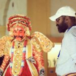 Arunraja Kamaraj Instagram - களம் நமதே பாடல் படப்பிடிப்பு தளத்தில் , மனதிற்கு மிகவும் நெருக்கமானவர்களுடன் இணைந்து மனதிற்கு மிகவும் நெருக்கமான ஒரு பாடலும் அதற்கான ஆக்கமும்… வாய்ப்பளித்ததோடு மட்டுமல்லாமல் விழா மேடையில் ஏற்றி கௌரவப்படுத்தி மகிழ்ந்த @udhay_stalin சார் நன்றிகள் கோடி சார் ❤️❤️❤️❤️ மாண்புமிகு முதல்வரை இயக்கிய அனுபவம் என்றும் ஓர் மறக்க முடியாத நினைவாய் மேலோங்கும் .. இப்பாடலின் தரத்திற்காக இரவு பகலாக என்னோடு பயணித்த, முன்நின்று நிகழ்த்திக்காட்டிய சக அணியினருக்கும் நெஞ்சார்ந்த நன்றிகள் @dineshkrishnandp ப்ரோ ❤️❤️❤️❤️ நடன இயக்குநர் @leelavathi_kumar மாஸ்டர் 🫡🫡🫡 மற்றும் அனைத்து தொழில்நுட்ப கலைஞர்களுக்கும் நன்றி ❤️🙏🙏🙏