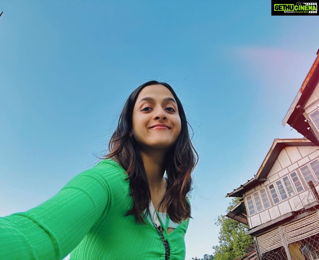 Arushi Sharma Instagram - Postcard of happiness 🩵💚 Shimla