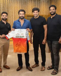 Arya Instagram - I am so grateful @actorsuriya sir for unveiling our team jersey #LEL2022 🤗🤗Thank you so much for your encouragement ,love and support for our #Ryders team as always 😍🤗
@boomcarschennai @goedtravels @heinisports @madrasphotofactory @ryders_teamjammy