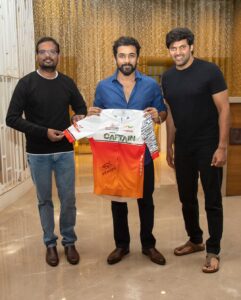 Arya Instagram - I am so grateful @actorsuriya sir for unveiling our team jersey #LEL2022 🤗🤗Thank you so much for your encouragement ,love and support for our #Ryders team as always 😍🤗
@boomcarschennai @goedtravels @heinisports @madrasphotofactory @ryders_teamjammy