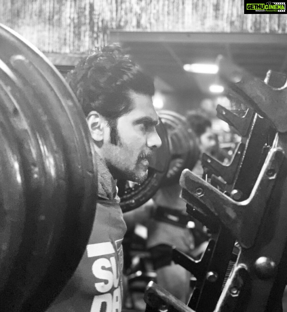 Arya Instagram - Long deep breath before Heavy squatting 😍😍#gymlife @ryders_teamjammy @johnson_monsters Monsters Fitness Studio