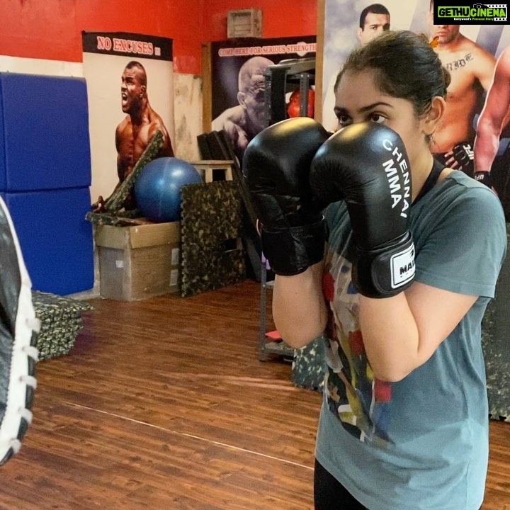 Arya Instagram - Partner in action 🥊🥊🥊💪💪💪 #boxing #fitness @sayyeshaa @chennaimmatrainingacademy