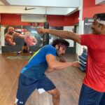 Arya Instagram - Training with my Uyir Kudupan nanben @ironman.manjunath 🤪🤪🤪 at @chennaimmatrainingacademy 💪💪 #boxing #Arya30 #Teddy #Aranmanai3 #monstersgym #fitness #training