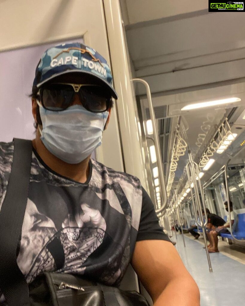 Arya Instagram - Travel mode for the first time after Covid 💪💪#MaskOn #ChennaiMetro safe and well sanitised 👏👏👏👌👌👌 Shoot time #Aranmanai3 😍😍😍😍😍