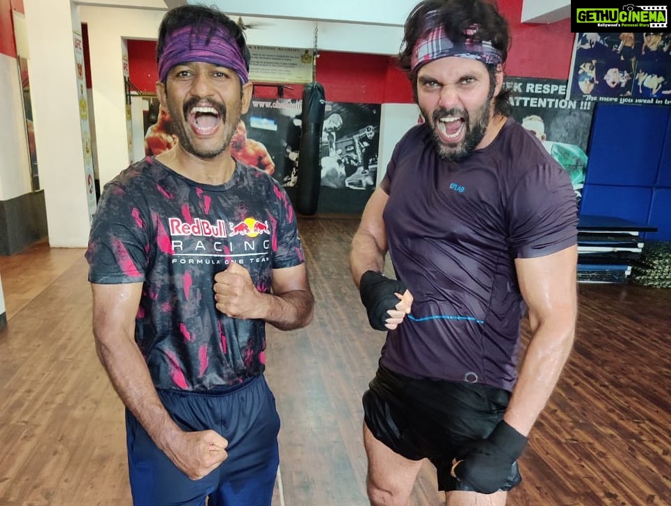 Arya Instagram - #boxing #santhoshmaster @chennaimmatrainingacademy with partner ironman @ironman.manjunath #fitness