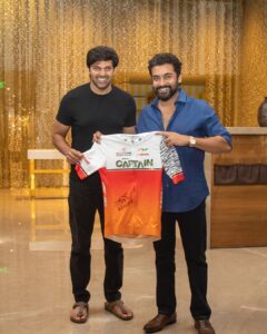 Arya Instagram - I am so grateful @actorsuriya sir for unveiling our team jersey #LEL2022 🤗🤗Thank you so much for your encouragement ,love and support for our #Ryders team as always 😍🤗
@boomcarschennai @goedtravels @heinisports @madrasphotofactory @ryders_teamjammy