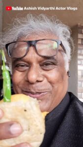 Ashish Vidyarthi Instagram - Zanzanit(Spicy) Vadapav at Shiv Sai in Alibaug 🥵😋🔥
Yaha ek nahi…Do nahi…Teen Vadapav khaana toh banta hai…🤤😉
Do visit this place when you are in Alibaug #supportsmallbusiness ❤️
Any Vadapav lovers here..? 🤨🧐 

#foodreel #reelitfeelit #reelkarofeelkaro #reelsinstagram #vadapav #alibaug #alibag #maharashtra #spicy #tasty #vada #beach #alibagbeach #sea #chill #chilly #weekend #holiday #foodie #vlog #youtube #blogger #food #vadapavlove #vadapav🍔