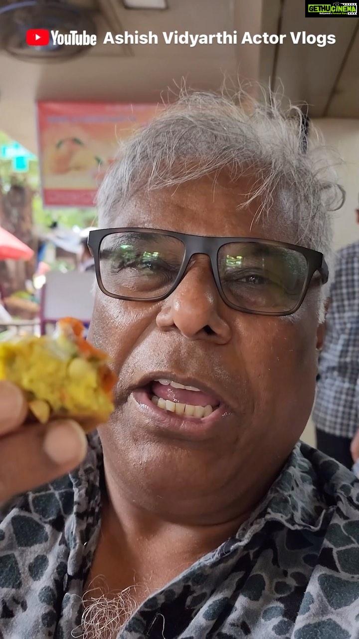 Ashish Vidyarthi Instagram - Crispy Kurkurit Kothimbir Vadi with my dear friend Pradeep at Sapre, Goregaon West, Mumbai…Ekdum Naaad Khula…Vishay…Total UNCLE! 😋😍 Any kothimbir Vadi lovers in the house..? #reelitfeelit #reelsinstagram #reelkarofeelkaro #foodreel #maharastra #maharastrianfood #kothimbirvadi #tasty #drool #yummy #spicy #friend #childhood #mumbai #goregaon #mumbaistreetfood #mumbaiindians #actorslife #breakfast #brunch #snacks #crispy #crunchy #instareels #instagood #instafood #explore #streetfood Mumbai, Maharashtra