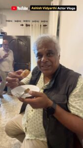 Ashish Vidyarthi Instagram - First time ever in my life had Honeycomb🐝🍯
Kya aapne kabhi aisa khaya hai..? 🤪

Ven. Pallegama Hemarathana . Chief Monk of Ruwanwelisaya

Thank you for being a kind and generous host…Stuti..🙏🏽

#reelsinstagram #reelitfeelit #reelkarofeelkaro #reels #honey #honeycomb #blessed #stuti #thankyou #food #firsttime #ashishvidyarthi #actorslife #srilanka #sosrilanka #destination #visitsrilanka #letslanka #monks #peace #friendship