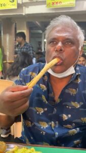 Ashish Vidyarthi Instagram - Kem Cho Ahmedabad??? Manney toh bou majjaa avi gayi Ahmedabad ma 😍😍

Watch full vlog on YouTube-Ashish Vidyarthi Actor Vlogs

This is the 2nd episode of the amazing Ahmedabad Travel Series where we continue to explore this incredible walled city through the “Heritage Walk.”

Aaj ke episode ka pehela stop hai the most famous 120 years old restaurant of Ahmedabad - Chandravilas, jaha hum try karenge mouthwatering Gujarati delicacies jaise garam garam fafdas aur jalebis, dhoklas with chir, undhiyu aur puri...Ohhohoo!! 🤤

Uske baad Niharika, Swapnil aur main nikal padenge autorickshaw mein Ahemdabad ke main bazaar se hotey hue IIM Ahmedabad ki aur. We have 2 amazing friends joining us who will give us a campus tour of the incredible IIM Ahmedabad. 

Finally, aap ko milwaunga mere khaas extended parivaar se yaha Ahemdabad mein. Aur issi ke sath hum 36 hours beetakar Ahemdabad ko Goodbye kehenge. 

I hope you’ll enjoy this complete Ahmedabad experience with us. 

If you do, don’t forget to give us a like and share this vlog with your friends and family. 

Hum fir milenge ek naye adventure pe only on Ashish Vidyarthi Actor Vlogs. Tab tak ke liye...
Alshukran Bandhu,
Alshukran Zindagi.

#ahmedabad #chandravilas #breakfast #foodreels #dhokla #fafda #jalebi #undhiyo #reelitfeelit #friends #actorslife #ashishvidyarthi #actorvlogs #gujarat #vegeterianfood #love
