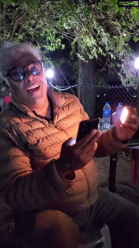 Ashish Vidyarthi Instagram - शायद फिर इस जनम में मुलाक़ात हो न हो... ❤️ Watch full vlog on YouTube: Ashish Vidyarthi Actor Vlogs. #love #friendship #friends #siliguri #westbengal #ashishvidyarthi Siliguri Westbengal