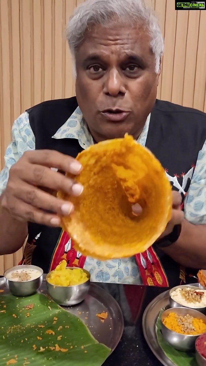 Ashish Vidyarthi Instagram - Crispy Malgapodi Conical Dosa With 9 Type Of Chutneys😱😳 Comment mein jarur batana how many chutneys have you guys had so far? Location-Dosa Cafe, Kolkata #dosa #chutneys #southindian #reelitfeelit #reelkarofeelkaro #reelsinstagram #foodie #podi #crispy #tasty #ashishvidyarthi #chef #dosarecipes #actorslife #instafood