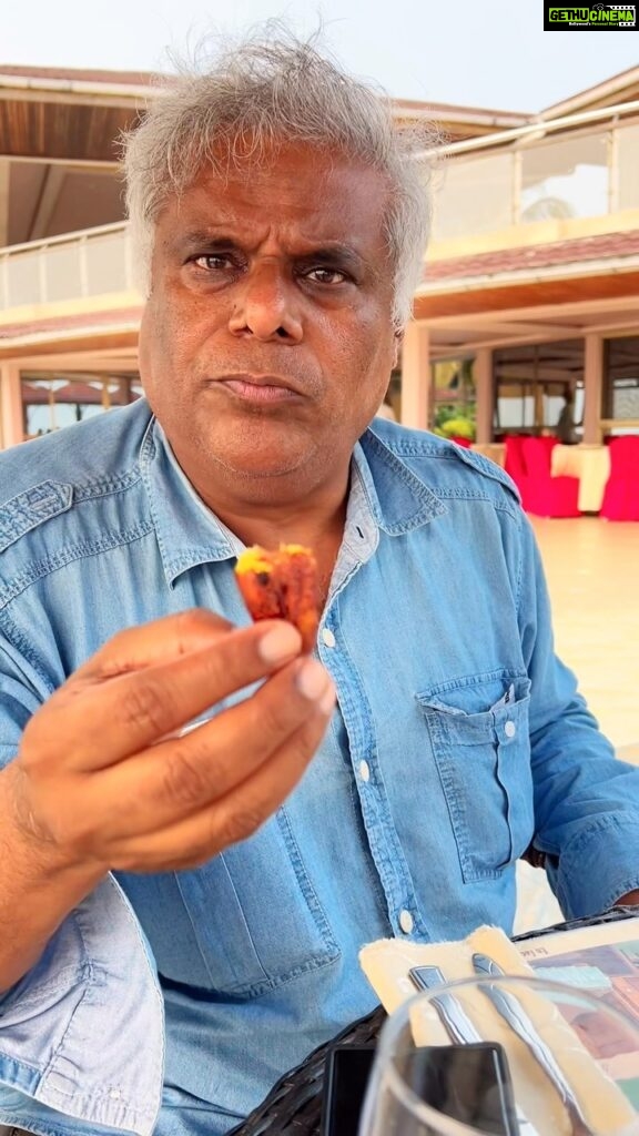Ashish Vidyarthi Instagram - Smoky Captain Fish with Amazingly Spicy Pili Pili Mbuzi Sauce🐠🌶️🥵By The Congo River in Congo, Africa #africa #fish #spicy #reelitfeelit #reelkarofeelkaro #reelsinstagram #reels #congo #kinshasa #africancuisine #sauce #captain #river #congokinshasa #ashishvidyarthi #travel #explore #instareels #actorslife Congo. Africa