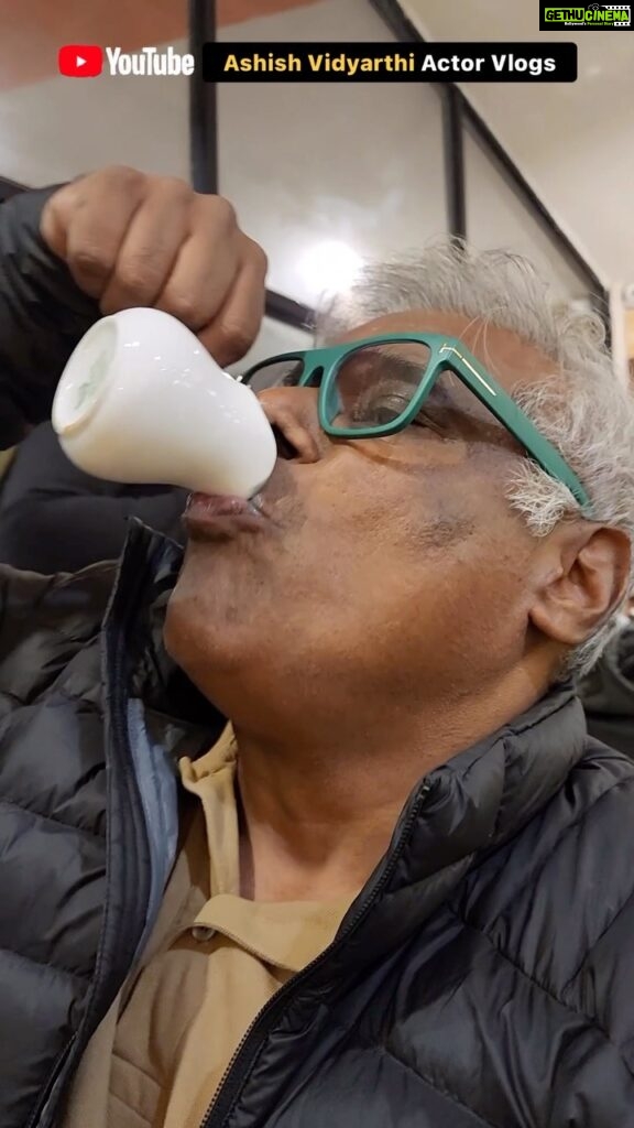Ashish Vidyarthi Instagram - Black Milk Ki Coffee... First time trying the Blacksmith Coffee *Blown Away*🤯 at @corridorsevencoffee Nagpur #coffee #coffeetime #reelsinstagram #nagpur #reels #reelitfeelit #reelkarofeelkaro #ashishvidyarthi