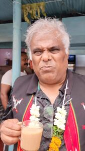 Ashish Vidyarthi Instagram - YE HAI 500KM WALI CHAI 😍☕️ 
Any chai lovers here..?😉 It’s Chai time 🫖

Location-Abhi Hotel, Beach Street Colombo, Srilanka 

#letslanka #srilanka #sosrilanka #srilankatravel #srilankatourism #actor #travel #explore #colombo #ashishvidyarthi #reelitfeelit #reelkarofeelkaro #reelsinstagram #vlog #youtube #food #chailover #love #friendship #bts
