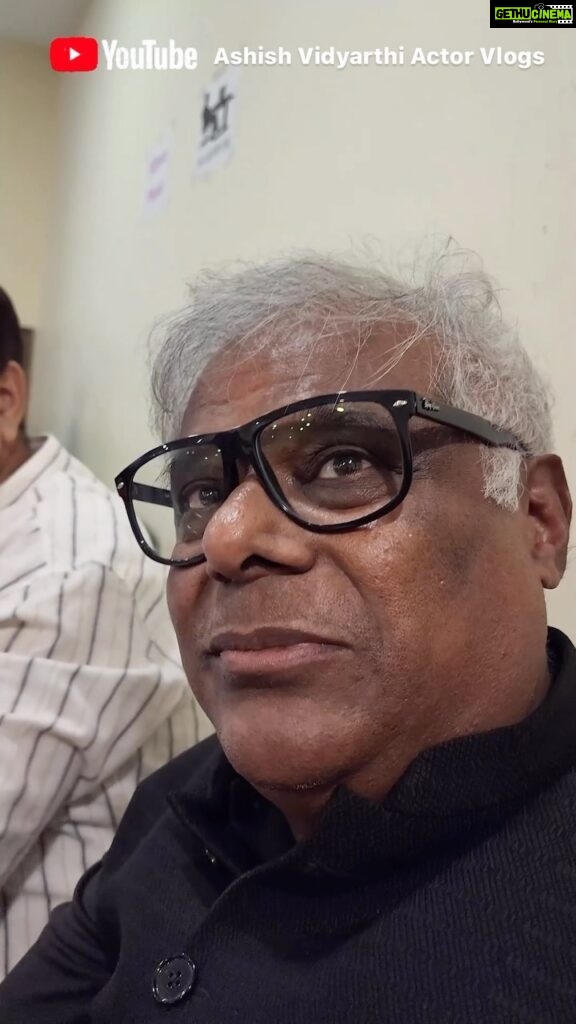 Ashish Vidyarthi Instagram - Kaalay hai toh kya hua…Biryani khanay wale hai 😉😋 Didn’t expect this to happen! Being a public figure, you naturally open doors for people to come and talk to you. These doors give way to an infinite love that I receive from you guys, each day. But once in a while, I may get to hear something that might not sound so nice. As I sat down with my 2 dear friends, Brig. Vivek and Himani to enjoy some amazing biryani, a gentleman approached me and said something interesting (You’ll get to see that in the video). There was a time when I felt insecure about this, but today I can have a laugh at it. Words spoken lightly should be understood in a lighter vein. The joys of meeting people and eating amongst them even as friends have a hearty laugh… Let’s celebrate life exactly the way it is! love, light and cheer ❤️ #reelitfeelit #reels #reelkarofeelkaro #biryani #raipur #friends #foodie #reelsvideo #food #love #muttonbiryani Raipur