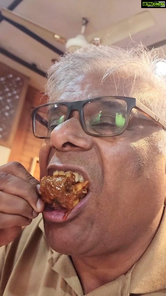 Ashish Vidyarthi Instagram - SPICIEST SAOJI MUTTON I HAD AT JAGDISH SAOJI BHOJANALAY IN NAGPUR 🌶️🥵 The taste was Ammmmmmmazing 😋 Thank you my dear friend Dinesh Acharya for bringing @meenakshimanna Di and Me here ❤️ Have you guys tried Saoji Mutton..? do let me know in the comments 🤗 #reelitfeelit #reelkarofeelkaro #mutton #saojimutton #nagpur #foodie #ashishvidyarthi #actorvlogs Nagpur, Maharashtra, India