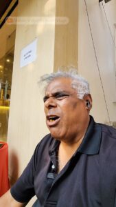 Ashish Vidyarthi Instagram - Ye Kachori Nahi…Aag Hai Hag🔥🥵🌶️
Amazing morning breakfast with my dear friends 🤗

Address: Sharma Tea 
3C, Sarat Chatterjee Ave, near
Menoka Cinema, Lake Range, Kalighat, Kolkata, West Bengal
700029

#reelitfeelit #reelkarofeelkaro #reelsinstagram #foodreels #kachori #spicykachori #kolkata #westbengal #food #weekend #breakfast #sunday #puri #aalu #tea #chai #foodblogger #foodie #ashishvidyarthi #actorslife