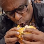 Ashish Vidyarthi Instagram - Scrumptious Cheesy Smoked Chicken Burger at Corridor Seven Coffee Roasters, Nagpur…🍔😋🤤 Kya Flavour Hai Bhaisahab…Ekdum Smoky 😍 #reels #reelitfeelit #foodreel #chickenburger #nagour #maharashtra #foodie #ashishvidyarthi #ashishvidyarthiactorvlogs #smoked #smokedchicken