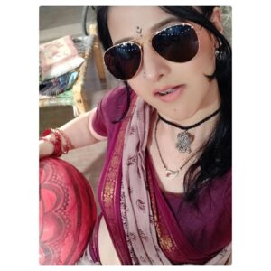 Astha Agarwal Instagram - #desi #avatar #with #kala #chashma 😎 #perfect #combo #for #instahigh #swag #shoot #diaries #bts #clicks #ontheset #imlie #show #starplus #hotstar #instadaily #love #bestoftheday 
@starplus @faisalsayed2 @vijaylaxmisingh27 @chandreshsinghh @raakeshmaudgal