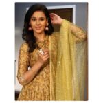Astha Agarwal Instagram - #jwellery has #the #power #to #be the #one #little #thing that #makes #you #feel #unique ! .. in #love #with these #gorgegous #pieces from @isizzlejwels & #congratulations #in #advance #for the #anniversary .. #wish #you #many #more #prosperous #ones #in #future #too 🤗🎉🎊🎂