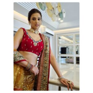 Astha Agarwal Instagram - Wearing traditional clothes is a way of letting the world know who I am without having to say it !
#proud #to #be #desi #indian