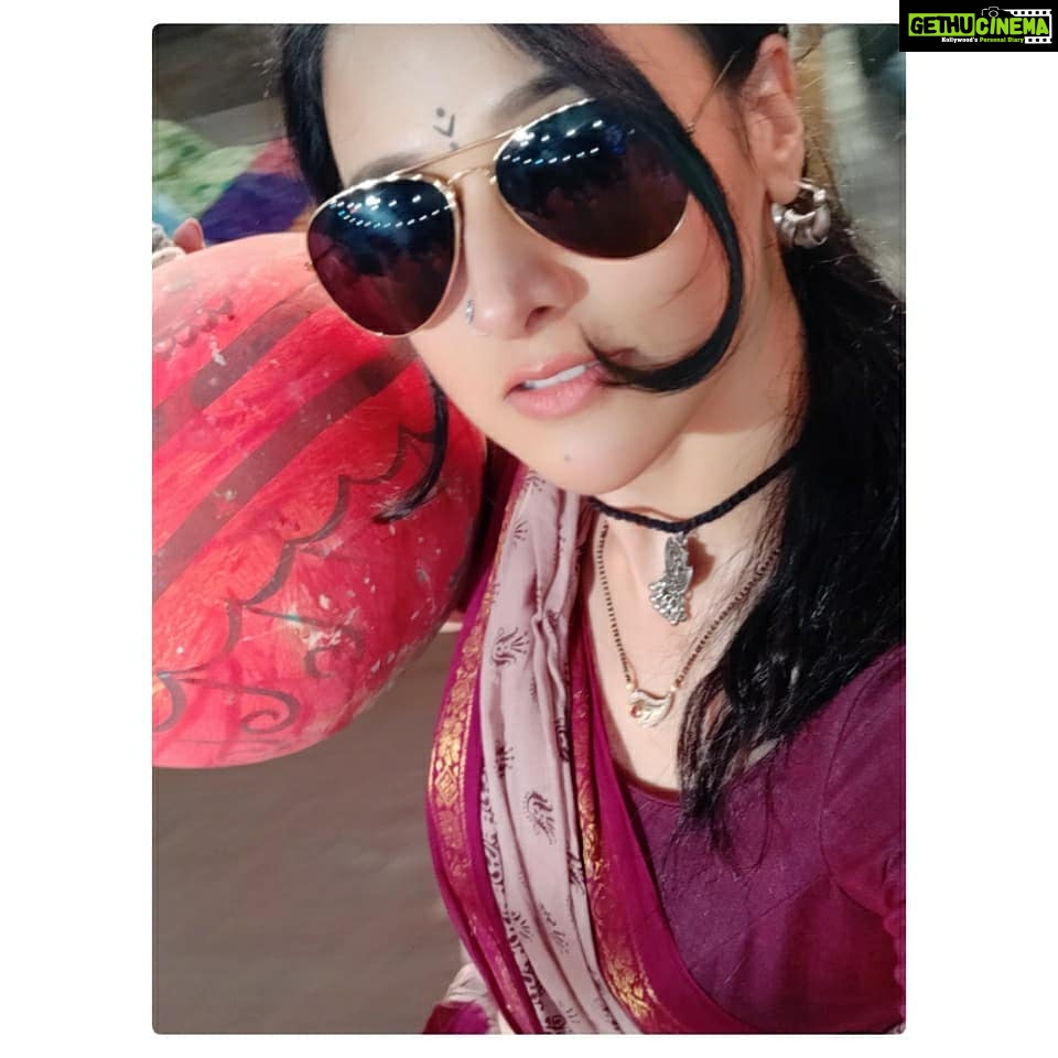 Astha Agarwal Instagram - #desi #avatar #with #kala #chashma 😎 #perfect #combo #for #instahigh #swag #shoot #diaries #bts #clicks #ontheset #imlie #show #starplus #hotstar #instadaily #love #bestoftheday @starplus @faisalsayed2 @vijaylaxmisingh27 @chandreshsinghh @raakeshmaudgal