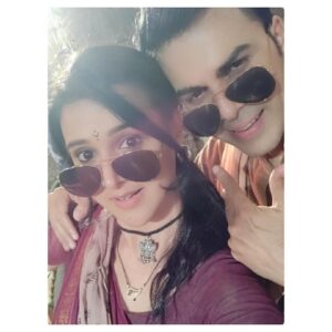 Astha Agarwal Instagram - #desi #avatar #with #kala #chashma 😎 #perfect #combo #for #instahigh #swag #shoot #diaries #bts #clicks #ontheset #imlie #show #starplus #hotstar #instadaily #love #bestoftheday 
@starplus @faisalsayed2 @vijaylaxmisingh27 @chandreshsinghh @raakeshmaudgal