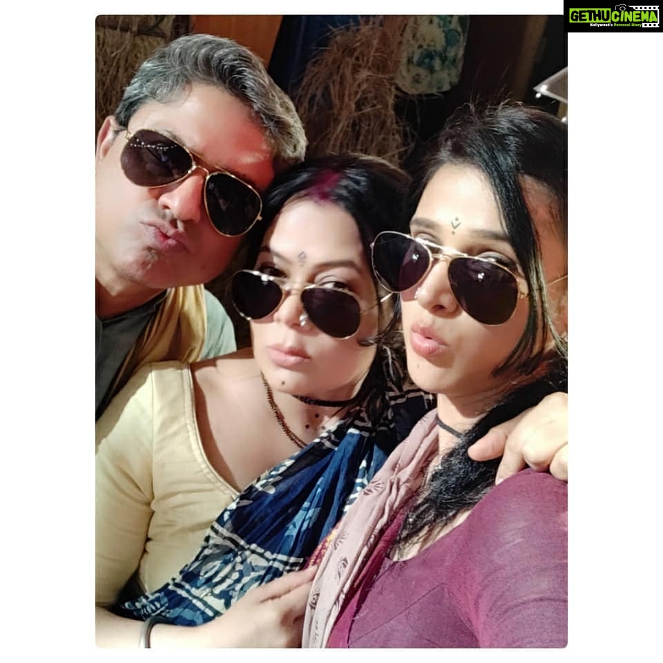 Astha Agarwal Instagram - #desi #avatar #with #kala #chashma 😎 #perfect #combo #for #instahigh #swag #shoot #diaries #bts #clicks #ontheset #imlie #show #starplus #hotstar #instadaily #love #bestoftheday @starplus @faisalsayed2 @vijaylaxmisingh27 @chandreshsinghh @raakeshmaudgal