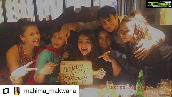 Astha Agarwal Instagram - A fake birthday celebration which turned out to be one of the best birthday bashes π₯³π #Repost @mahima_makwana β’ β’ β’ β’ β’ β’ Goregaon Social Have you ever faked your birthday? Well, We did that last night. It was Raniβs birthday!πβ¨π