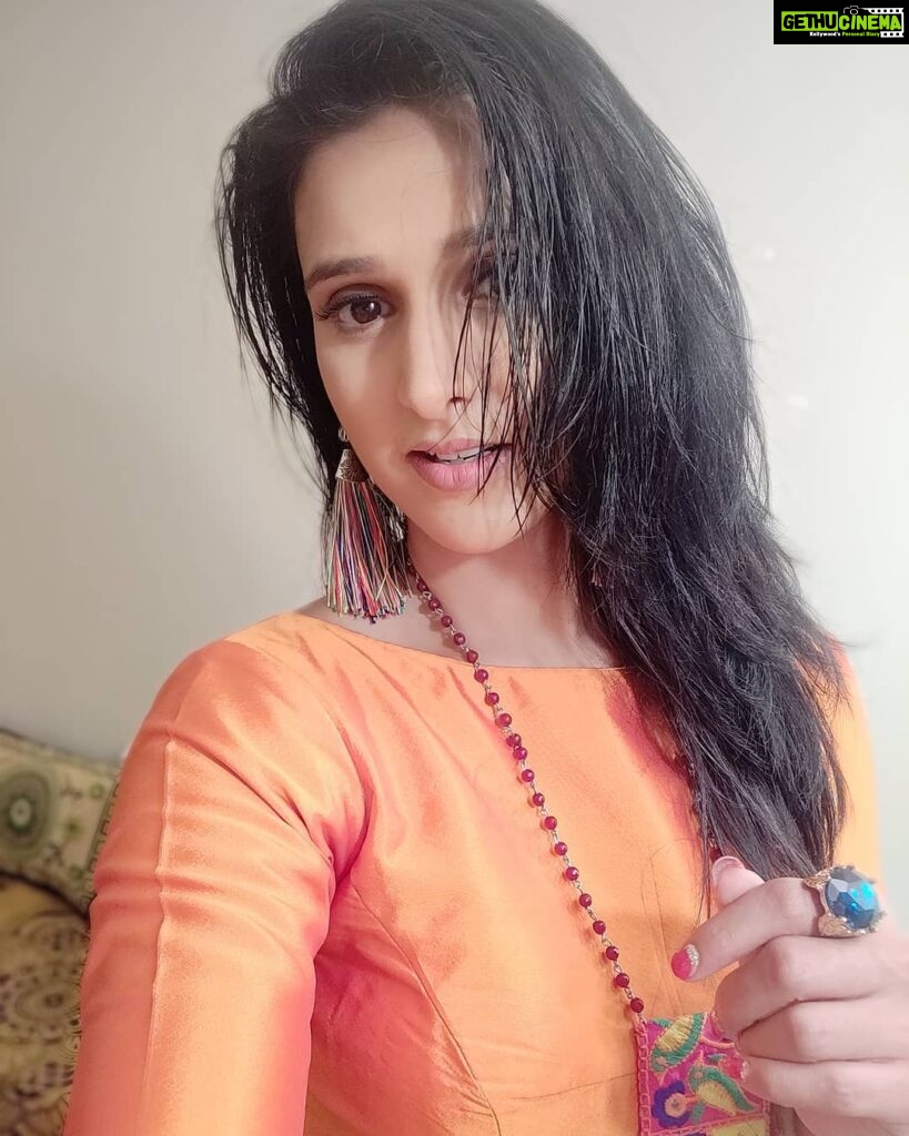 Astha Agarwal Instagram - Be #shocking, be #daring, be #bold, be #passionate! By #janeporter .. basically be #Jharna 😉 #shubharamabh #serial #onset #watch #every #weekday on @colorstv 9pm @shashisumeetproductions