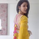 Astha Agarwal Instagram – #kemcho ?.. #majamaa 😉! Watch #shubharamabh every #weekday at 9pm on #colors #channels
#jharna #nice & #naughty #drama #queen
#shoot #life #actor #behindthescenes #ontheset 
@shashisumeetproductions 
@colorstv