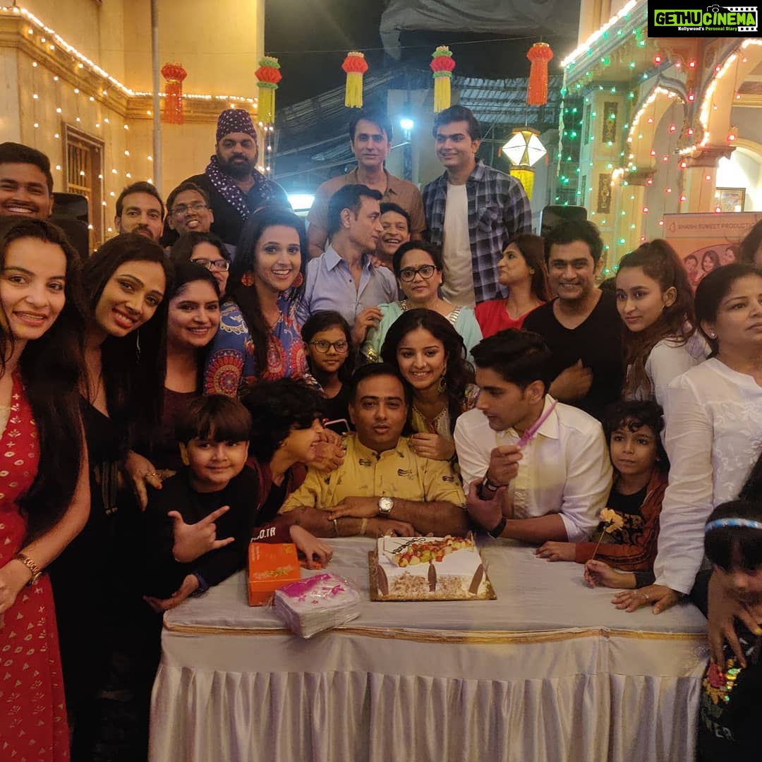 Astha Agarwal Instagram - When you have such amazing team to work with.. it's ought to be a #shubharambh 😇 #launch #party #instagood moments #high on #celebration @shashisumeetproductions @colorstv @vikramlabhe @akshitsukhija @mahima_makwana @aarjavtrivedi @chhaya_vora @jitenlalwani @pallavi_s_rao @dipsipixie @dhamecha_vaidehi @myself_vikastripathi @meghanjadhav Cine Classic Studio