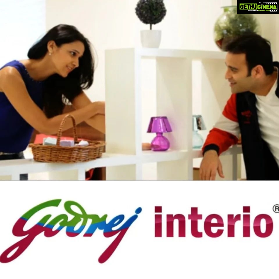 Astha Agarwal Instagram - #this was a friendly, almost candid #commercial For #godrej #interiors in 2015 #special thing about this was, it was #shot almost #impromptu, with just #us two #actors , #director and #directors #baby to add #charm to the #frames .. rest #all was .. #aatmanirbhar 😁 Be it #makeup , #hair , #mic , #lighting .. we did it all by ourselves.. turned out to be a #unique #experience