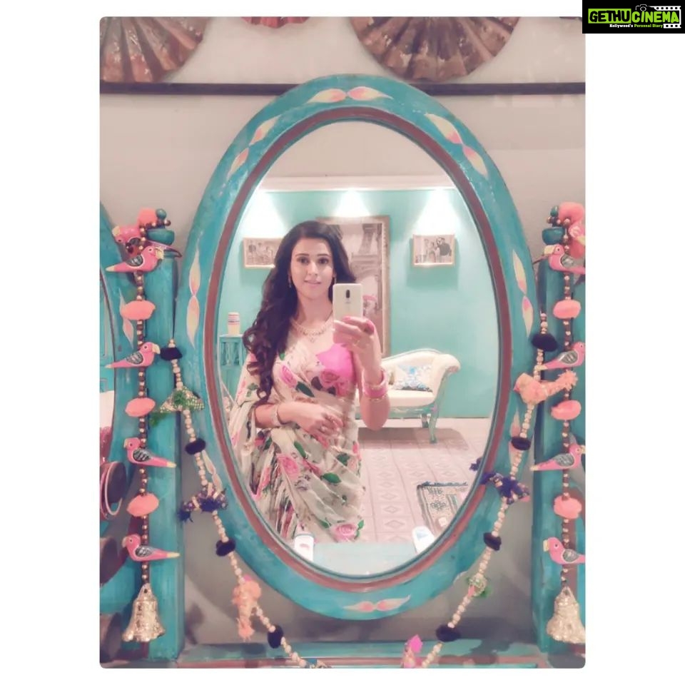Astha Agarwal Instagram - #Confidence is saying to #myself in the #mirror , " Hey #you , #I # like #u ". And then walking out in the #world with nothing to prove.. . . . . . #positive #attitude #right #mindset #self #love #blissful #mind #soothing #quotes #thought of the #day #actor #chotisardarni #colors #tv #serial #bollywood #selfie
