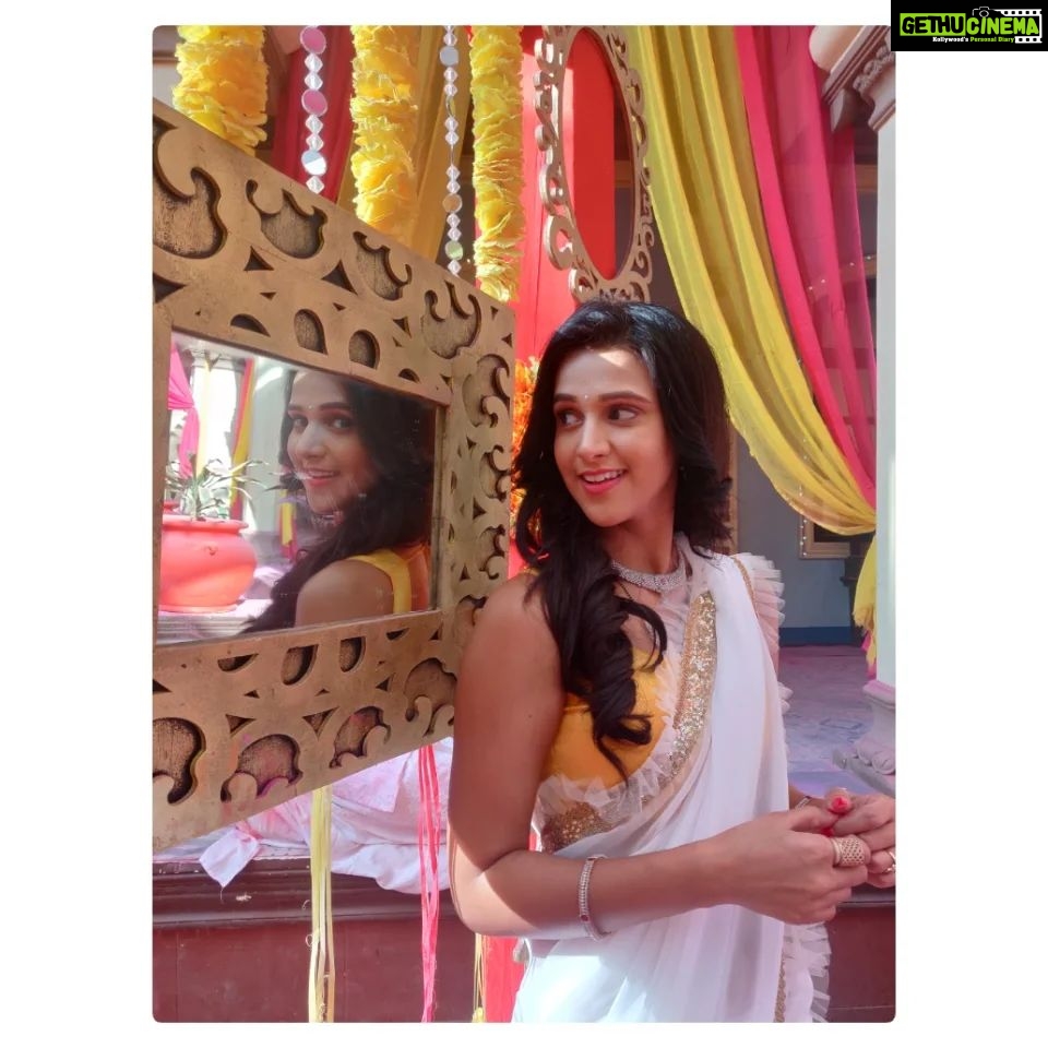 Astha Agarwal Instagram - #Life is like a #mirror , we get the #best results when we #smile at it ! #pic #credit .. #sweetest @chhaya_vora ji 💝🤗