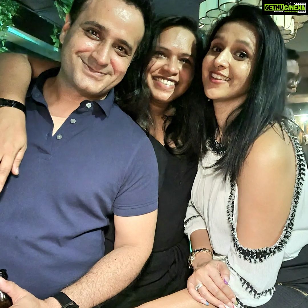 Astha Agarwal Instagram - The #great thing about #new #friends is that they bring new #energy to #your #soul ! . . . . . Had such amazing times with these bunch of crazy people like myself .. @parultg .. u need to help me tag them here