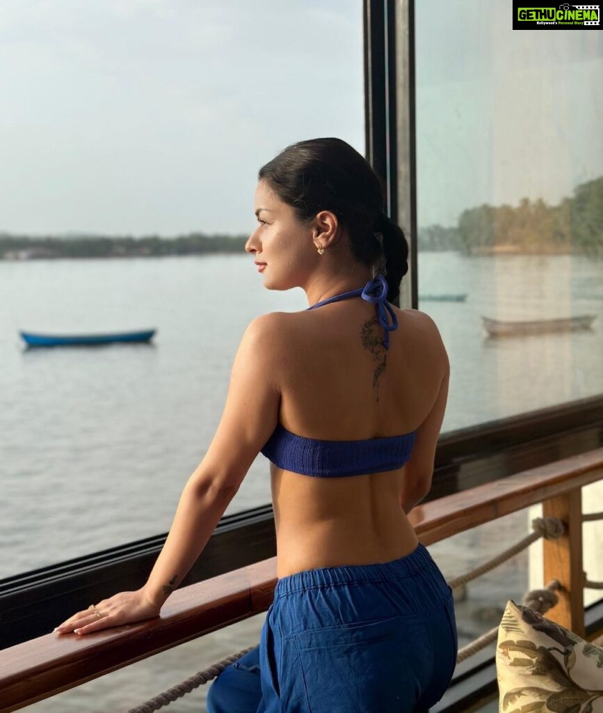 Avneet Kaur Instagram - Summer bod ready 💙🔥 Kiki Goa