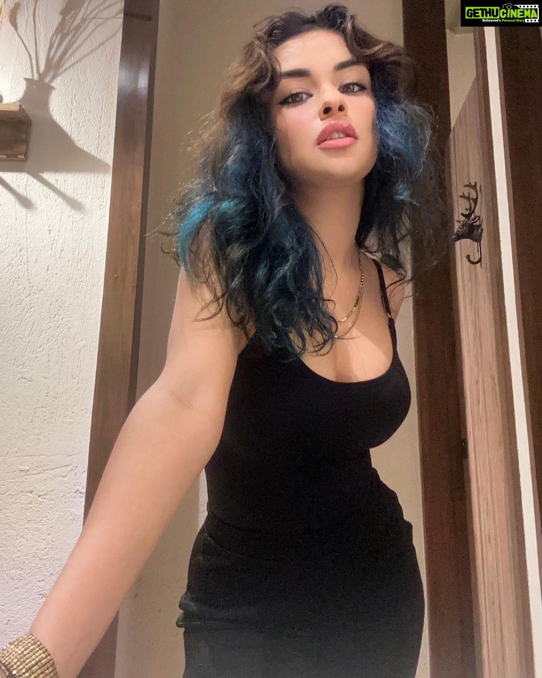 Avneet Kaur Instagram - I hate being stared at, but I understand.🖤🥀