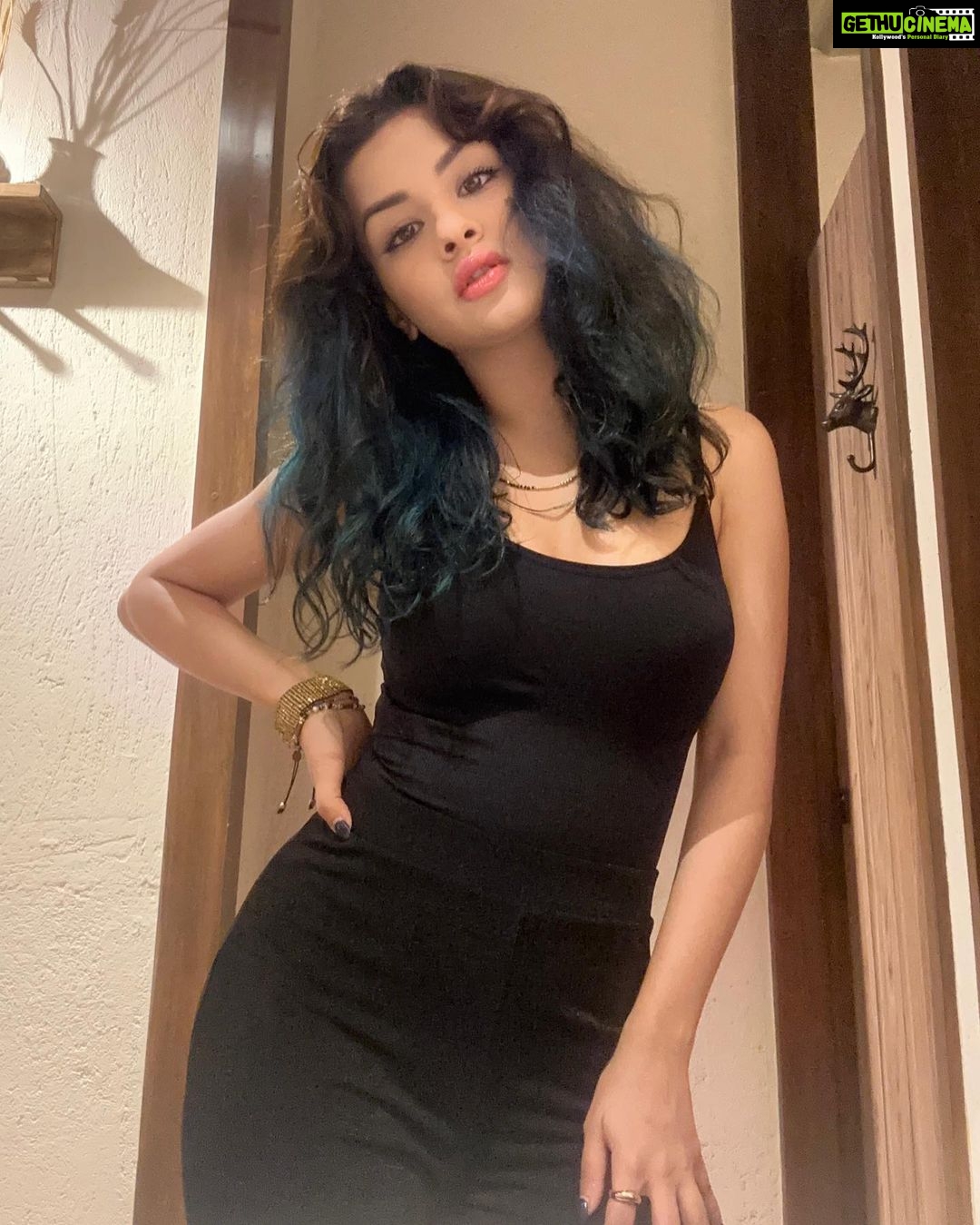 Avneet Kaur Instagram - I hate being stared at, but I understand.🖤🥀
