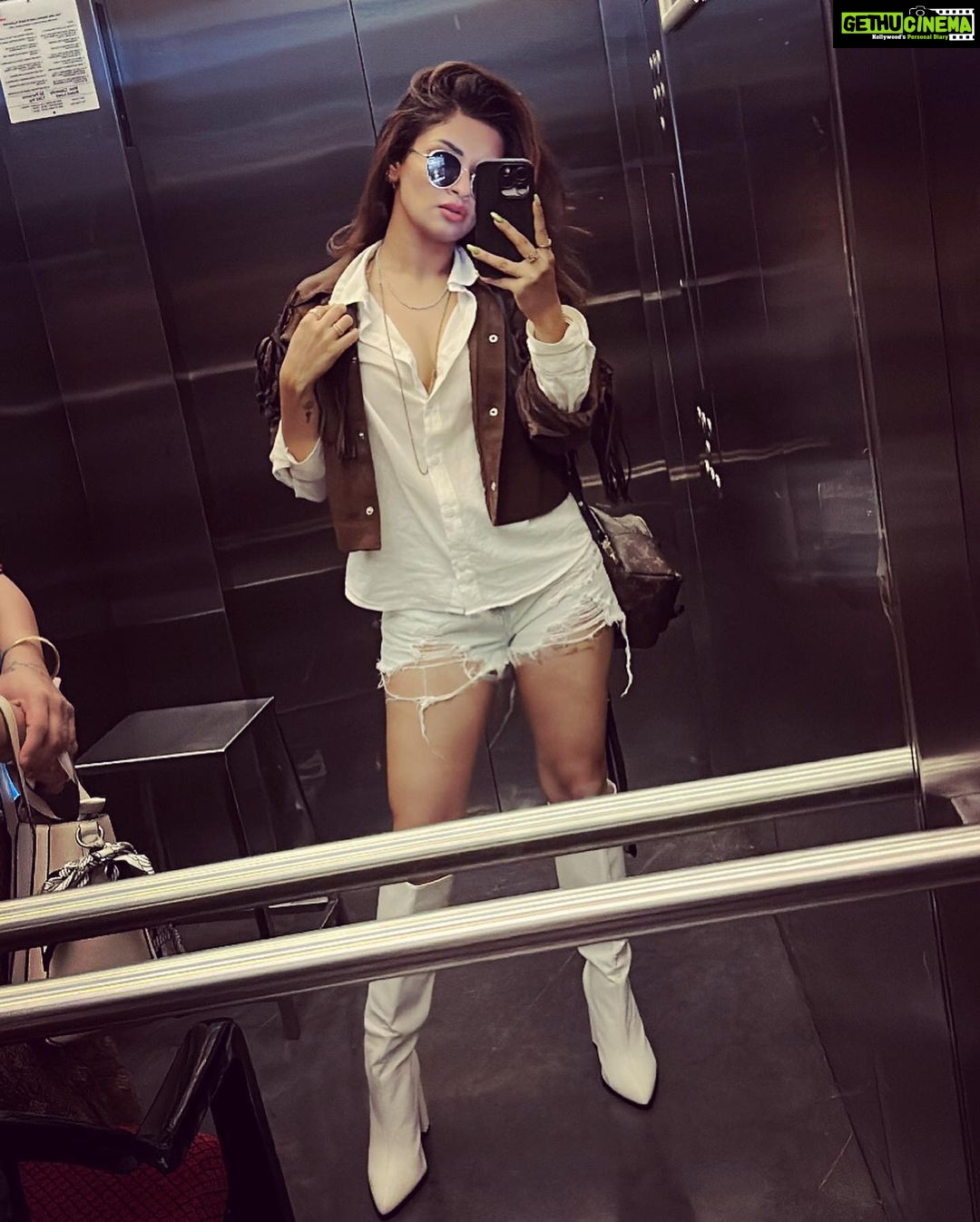 Avneet Kaur Instagram - Monthly recap🎥🌹🎬✨ #photodump Mumbai, Maharashtra
