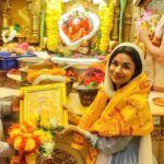 Avneet Kaur Instagram - Taking blessings from Ganpati Bappa 🙏🏻❤️ Thank you for everything! #grateful #blessed Siddhivinayak Temple, Mumbai